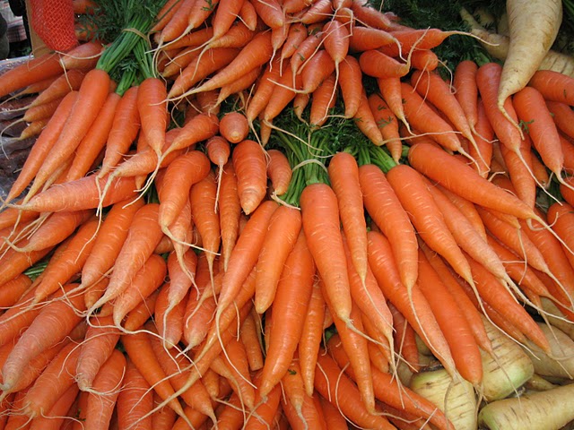 افزایش قیمت هویج در بازار متاثر از سیاست گذاری های غلط در عرصه کشاورزی است/ کرونا، تقاضا برای مصرف را بالا برد,
